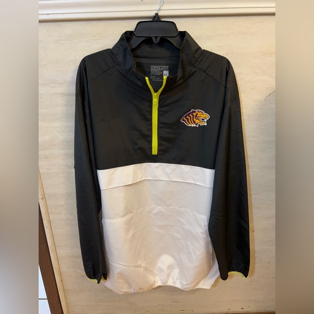 North & Acrux Missouri
Tigers Pullover windbreaker jacket.